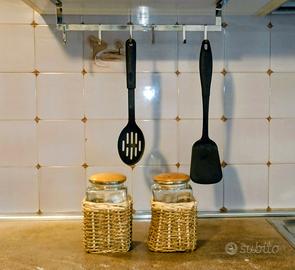 Barra sottopensile per armadio cucina