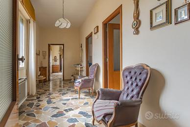Ampio e luminoso appartamento al primo piano