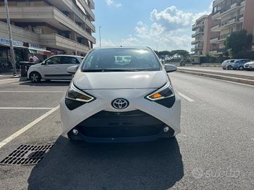 Toyota Aygo 1.0 VVT-i 72 CV 5 porte x-play MMT LED