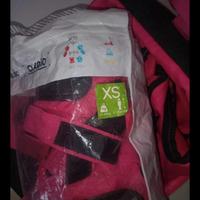 set protezioni pattinaggio e e due caschi