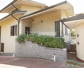 ESCLUSIVA SOLUZIONE CON GIARDINO IN UNA ZONA SERVI