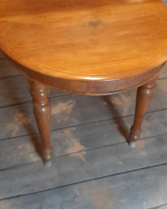 Tavolo da pranzo in legno di noce