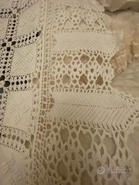 coperta antica lavorata ad uncinetto