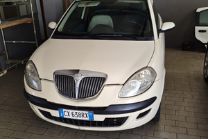 Lancia y