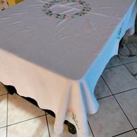 tovaglia ricamata a mano 