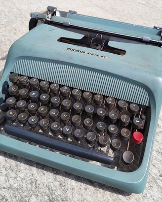 Macchina da scrivere Olivetti Studio 44