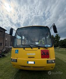 SCUOLABUS IVECO CC95.9E18F