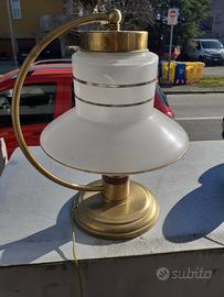 Lampada fa tavolo in stile o abat-jour