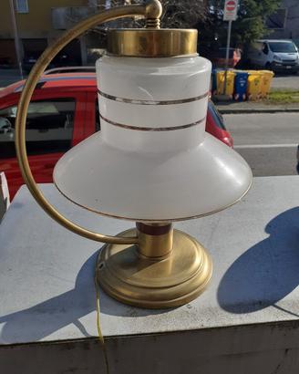 Lampada fa tavolo in stile o abat-jour