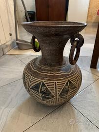 Vaso etnico in terracotta