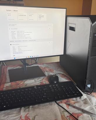 PC HP Z4 G4 con monitor 24’’ tastiera e mouse
