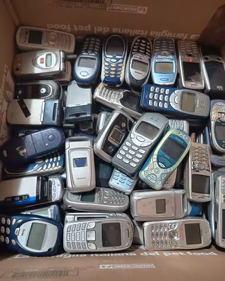 Vecchi Telefonini Vintage di varie marche e schede