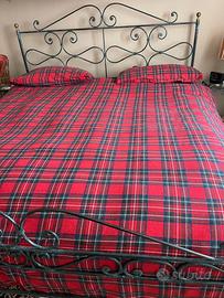 Letto matrimoniale  e baldacchino