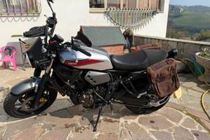 XSR 700, perfetta, 8885 km.