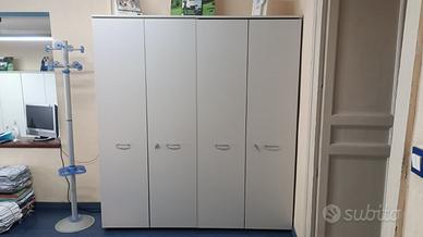 Arredo ufficio completo – scrivanie, armadi e sedi