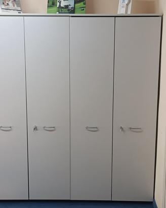 Arredo ufficio completo – scrivanie, armadi e sedi
