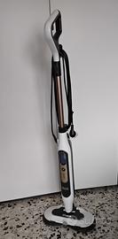 Lavapavimenti a vapore.