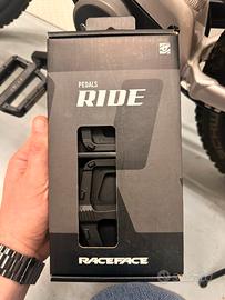 Pedali compositi RACEFACE Ride, neri
