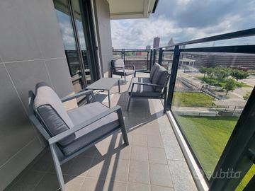 seduta da esterno con tavolo