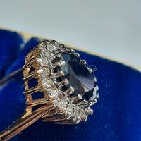 Anello in oro 18 kt zaffiro e diamanti