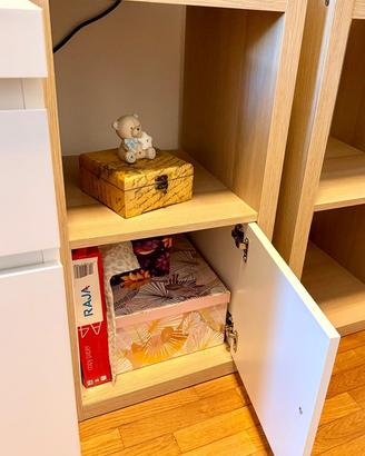 KALLAX IKEA effetto legno chiaro con anta