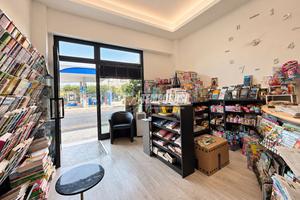Negozio con attività di cartoleria avviata: Mura +