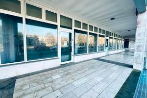 Tre negozi commerciali