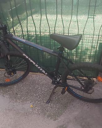 mountbike B-Twin Rockrider 500 ruote da 26 poll