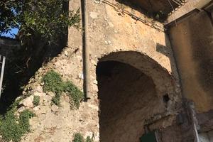 Casa su due livelli e locale c. al miglior prezzo