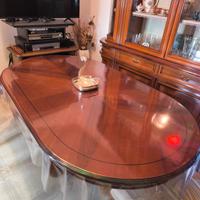 Tavolo ovale in legno massiccio 