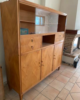 Vecchia credenza