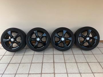 4 cerchi in lega 225/45 ZR 17