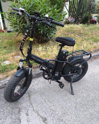 Bicicletta elettrica pieghevole 