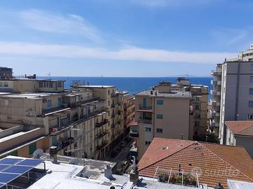 Follonica Centro, vicino al mare e vista mare