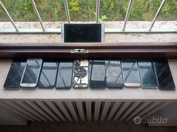 11 cellulari + un tablet 