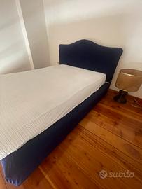 Letto matrimoniale in lino blu