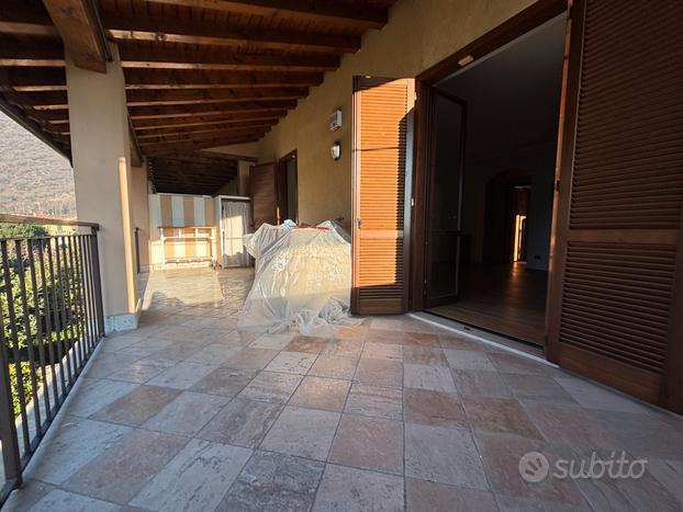 Nuvolento splendido trilocale con terrazzo; garage