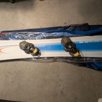 Tavola snowboard generics e attacchi