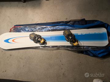 Tavola snowboard generics e attacchi
