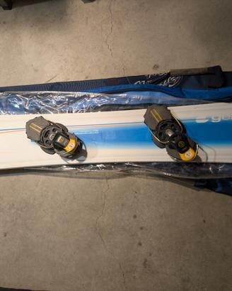 Tavola snowboard generics e attacchi