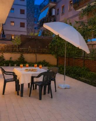Ladispoli Appartamento con cortile privato