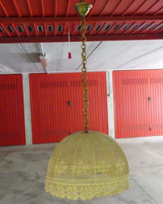Lampadario a soffitto a cupola all'uncinetto