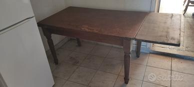 Tavolo allungabile in legno 