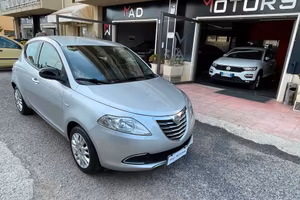 Lancia Ypsilon 1.2 69 CV 5 porte S&S Silver