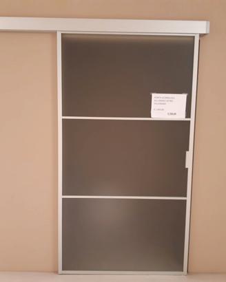 Porta scorrevole in alluminio con vetro satinato