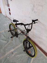 bmx bicicletta