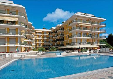 BILOCALE CON PISCINA VISTA MARE P.ZZA TORNINO 01.0