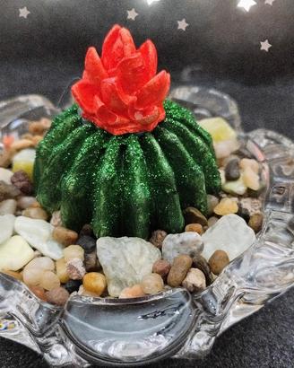 Cactus in gesso con vaso in vetro