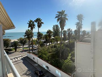 Bivani sul lungomare di San Benedetto del Tronto