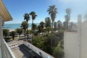 Bivani sul lungomare di San Benedetto del Tronto